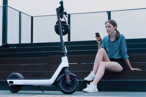 La próxima ley de la DGT limitará el uso de patinetes eléctricos a mayores de 16 años