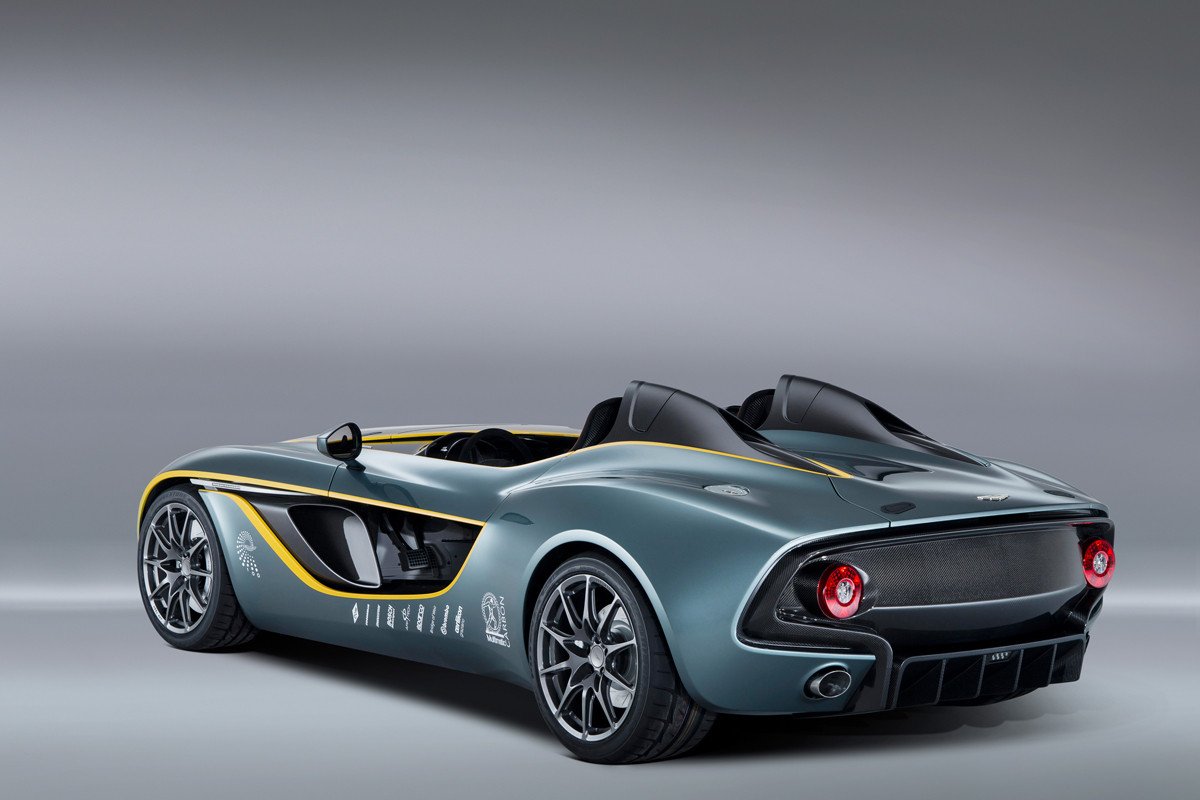 Aston Martin CC100 Speedster Concept: cumpleaños feliz