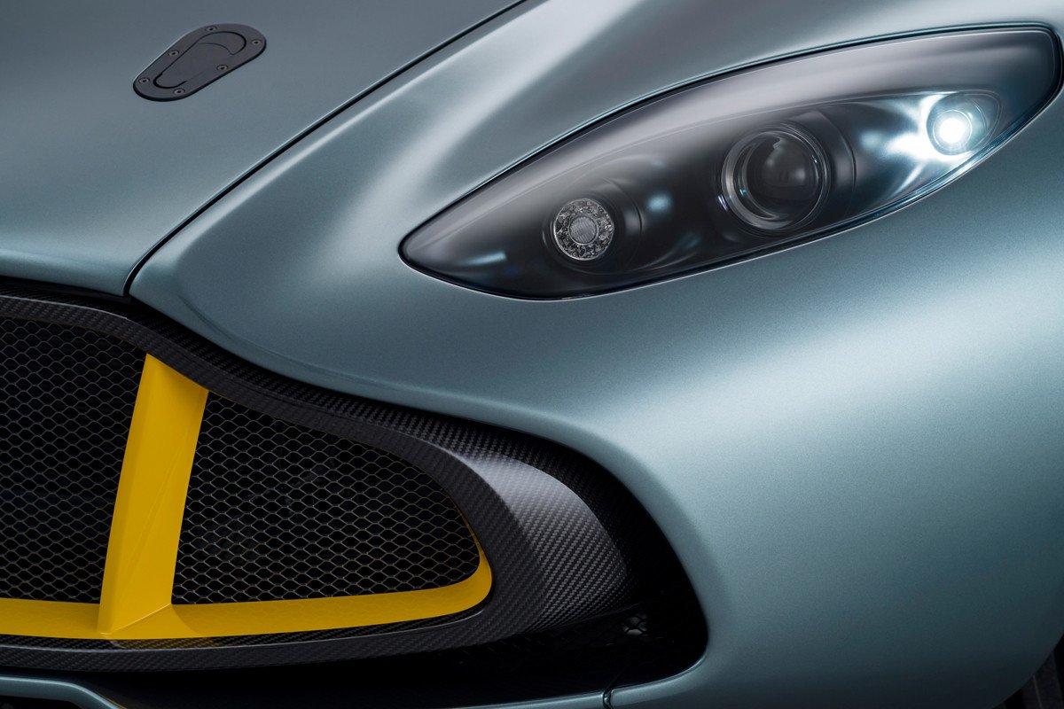 Aston Martin CC100 Speedster Concept: cumpleaños feliz