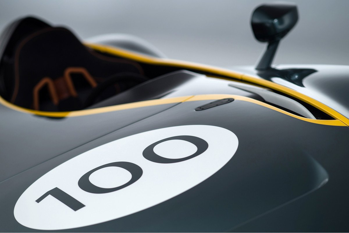 Aston Martin CC100 Speedster Concept: cumpleaños feliz