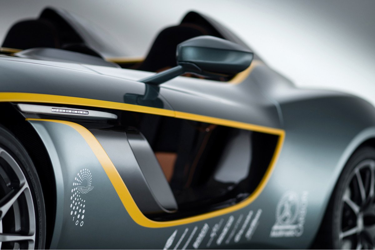 Aston Martin CC100 Speedster Concept: cumpleaños feliz