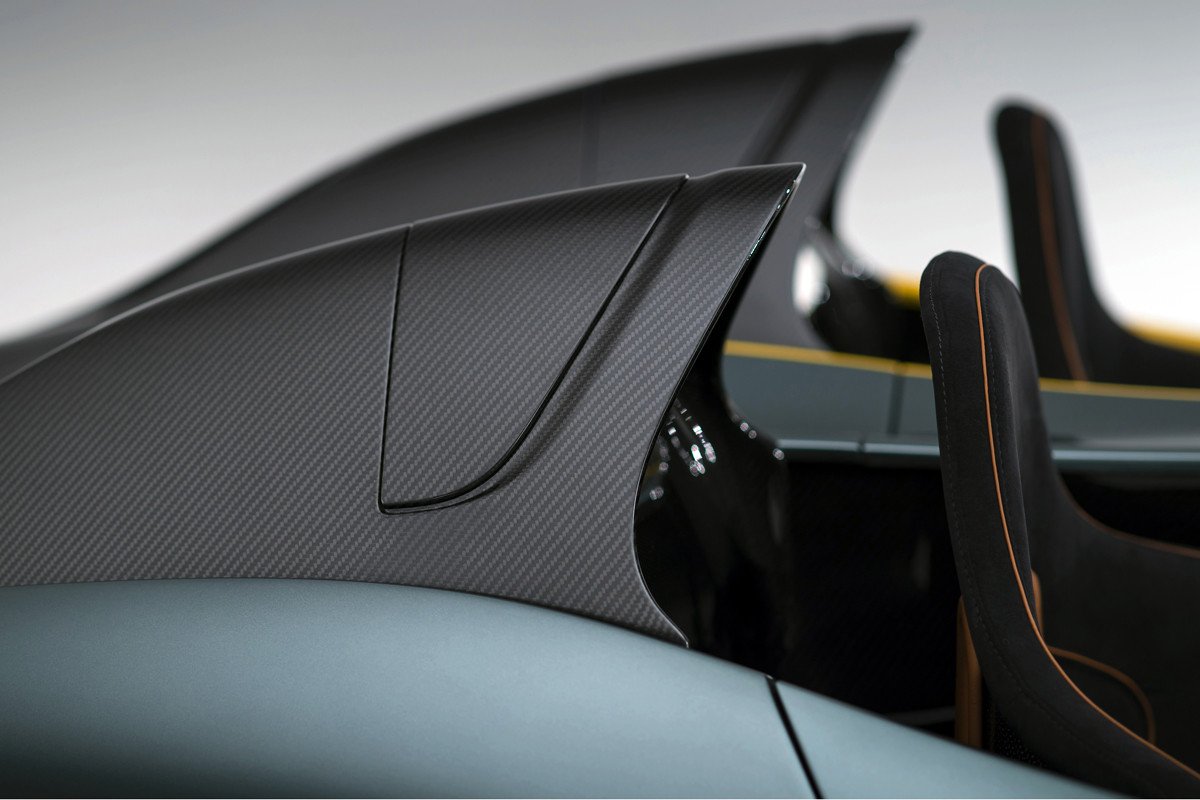 Aston Martin CC100 Speedster Concept: cumpleaños feliz