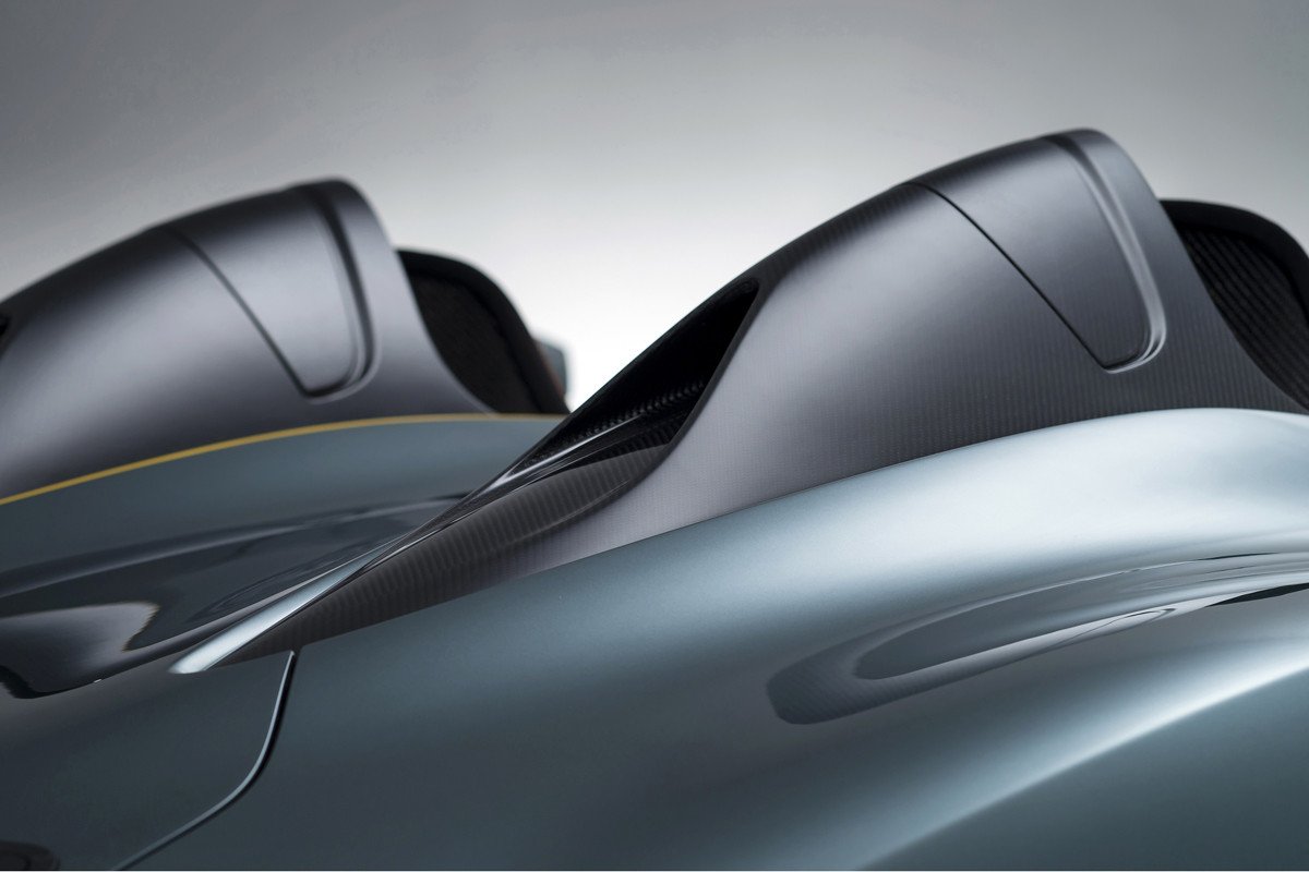 Aston Martin CC100 Speedster Concept: cumpleaños feliz