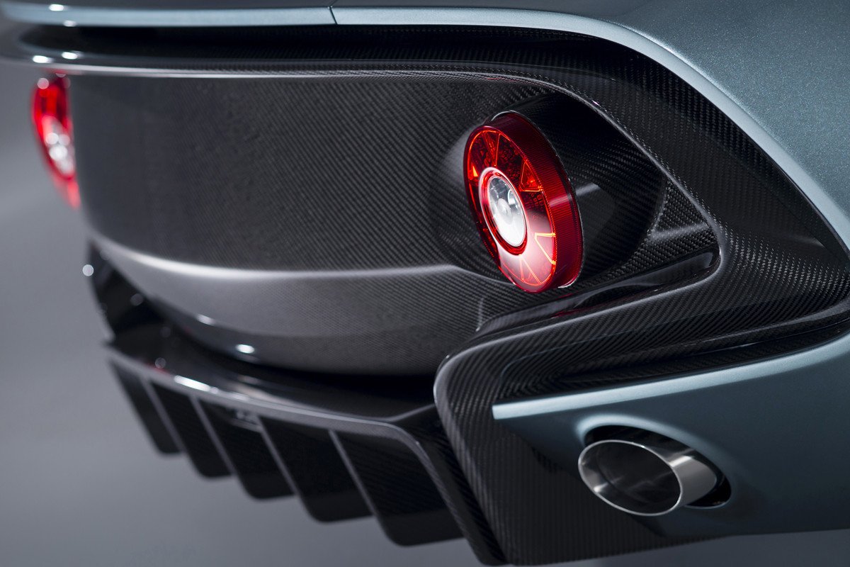 Aston Martin CC100 Speedster Concept: cumpleaños feliz