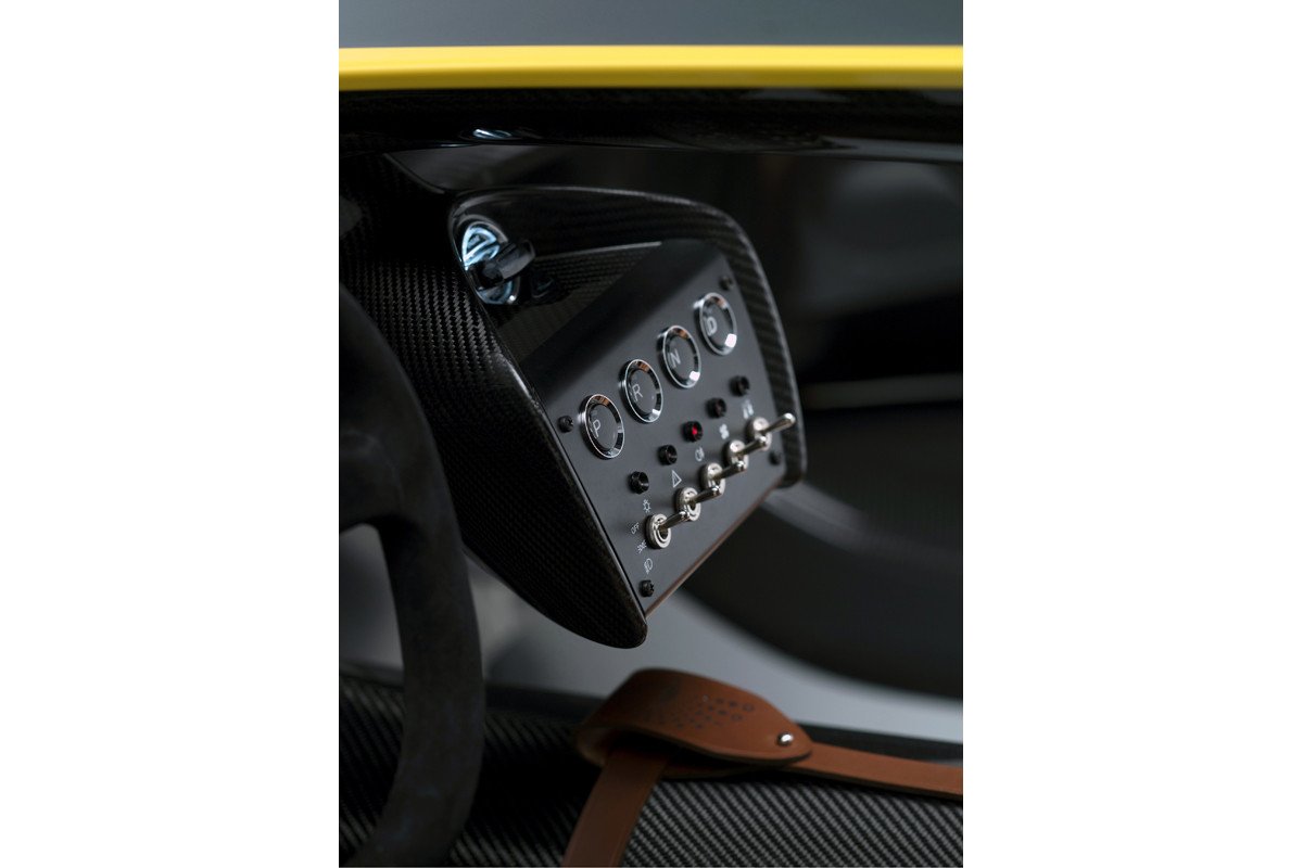Aston Martin CC100 Speedster Concept: cumpleaños feliz