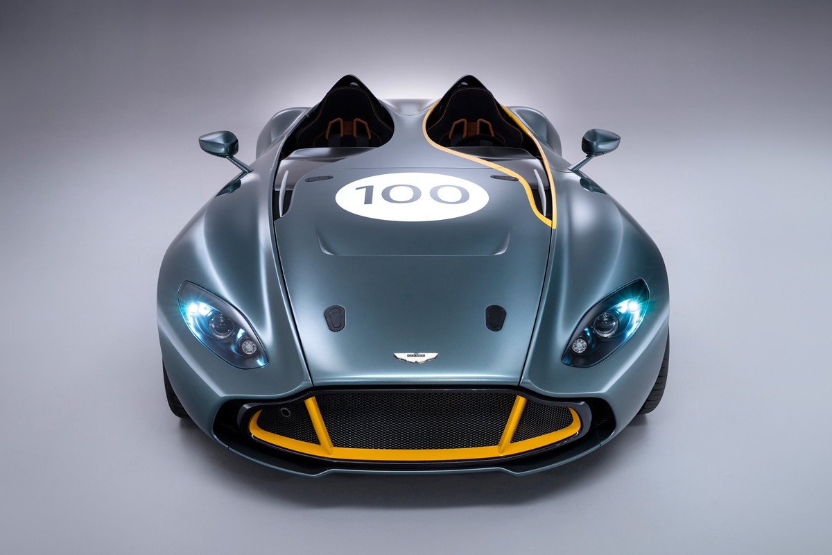 Aston Martin CC100 Speedster Concept: cumpleaños feliz