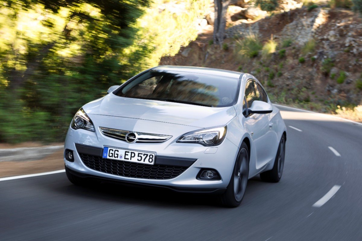 El Opel Astra GTC recibe el motor 1.6 SIDI Turbo