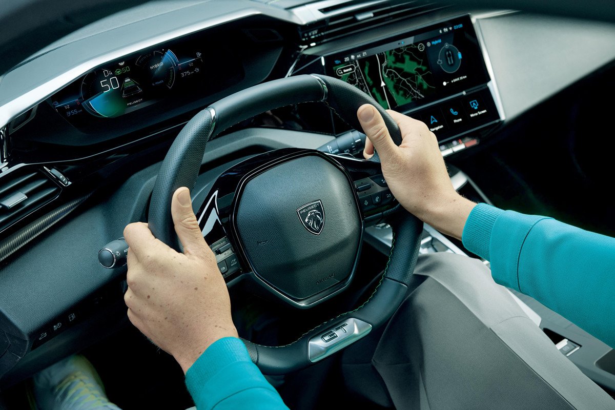 Nos sentamos en el nuevo Peugeot 408: adiós al formato SUV, viva la imaginación