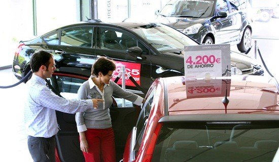 Comprar coche: El 70 por ciento de los compradores usa internet para informarse