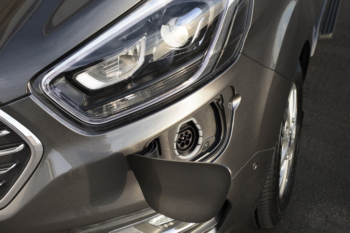 Ford Tourneo Custom  PHEV: nueva versión híbrida enchufable
