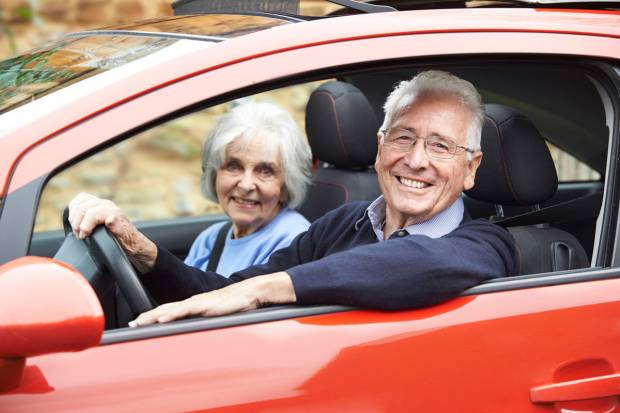 ¿Existe un límite de edad para conducir?