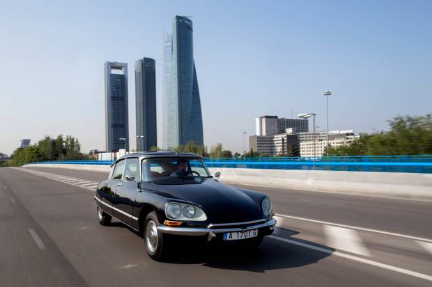 Descubrir Madrid a bordo de un DS Tiburón