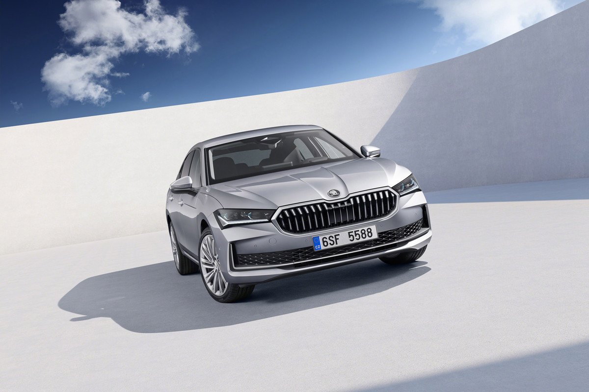 Así será el nuevo Skoda Superb: más grande, tecnológico y estrenando motorizaciones