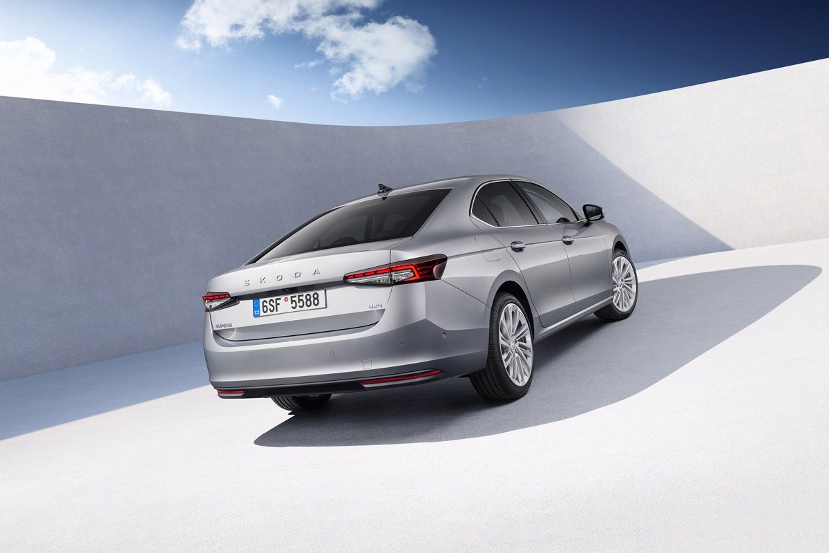 Así será el nuevo Skoda Superb: más grande, tecnológico y estrenando motorizaciones