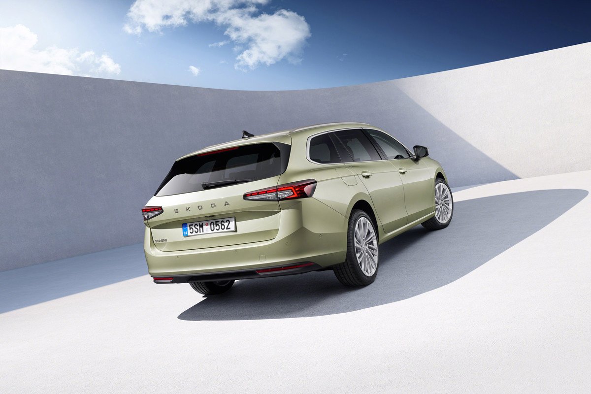Así será el nuevo Skoda Superb: más grande, tecnológico y estrenando motorizaciones