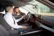 Riesgos y multas por usar el móvil al volante en España
