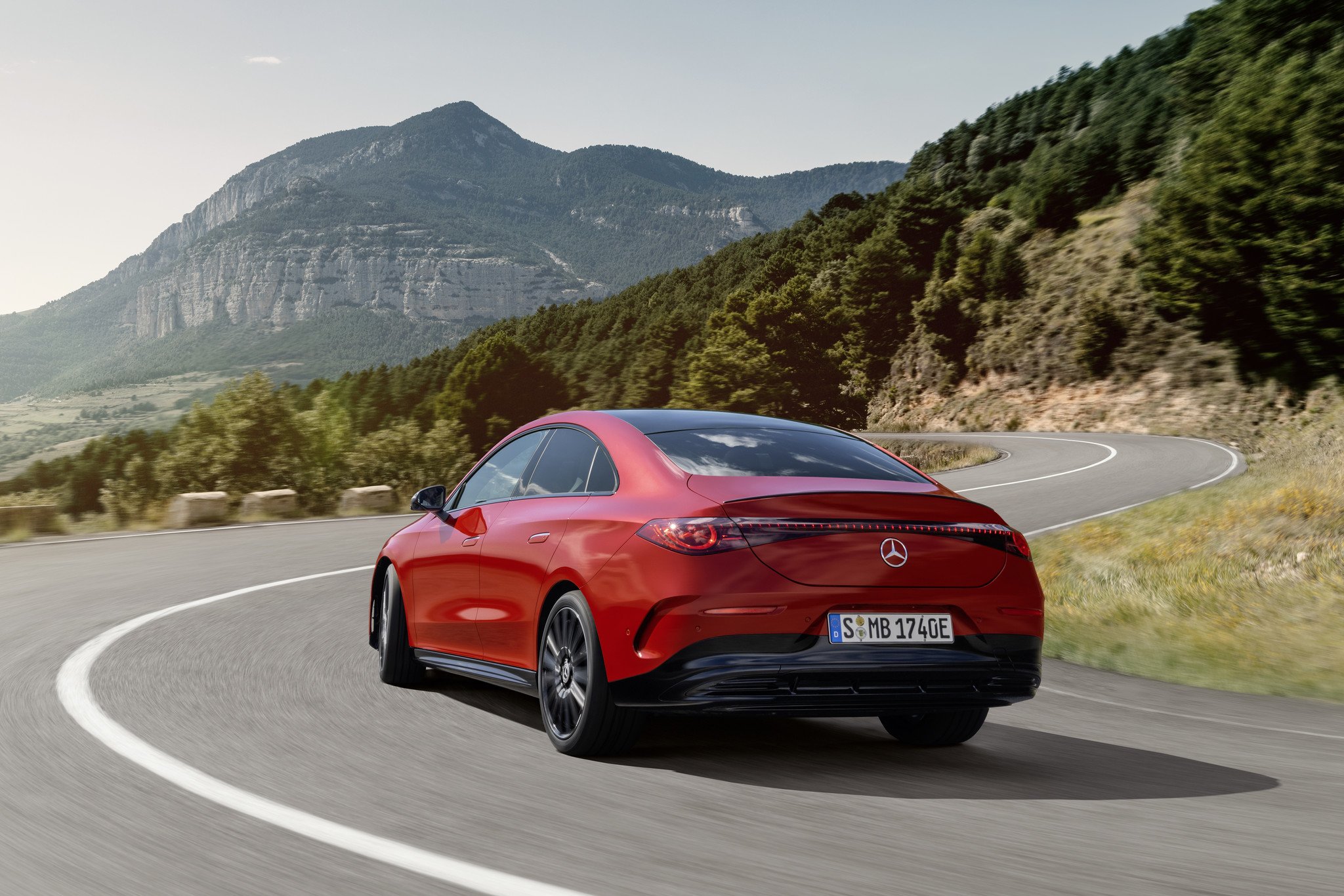 Mercedes CLA 2025 Exterior rojo trasera
