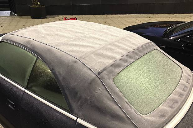 Cómo descongelo la capota helada de mi cabrio de lona. Spoiler: “no tocar”