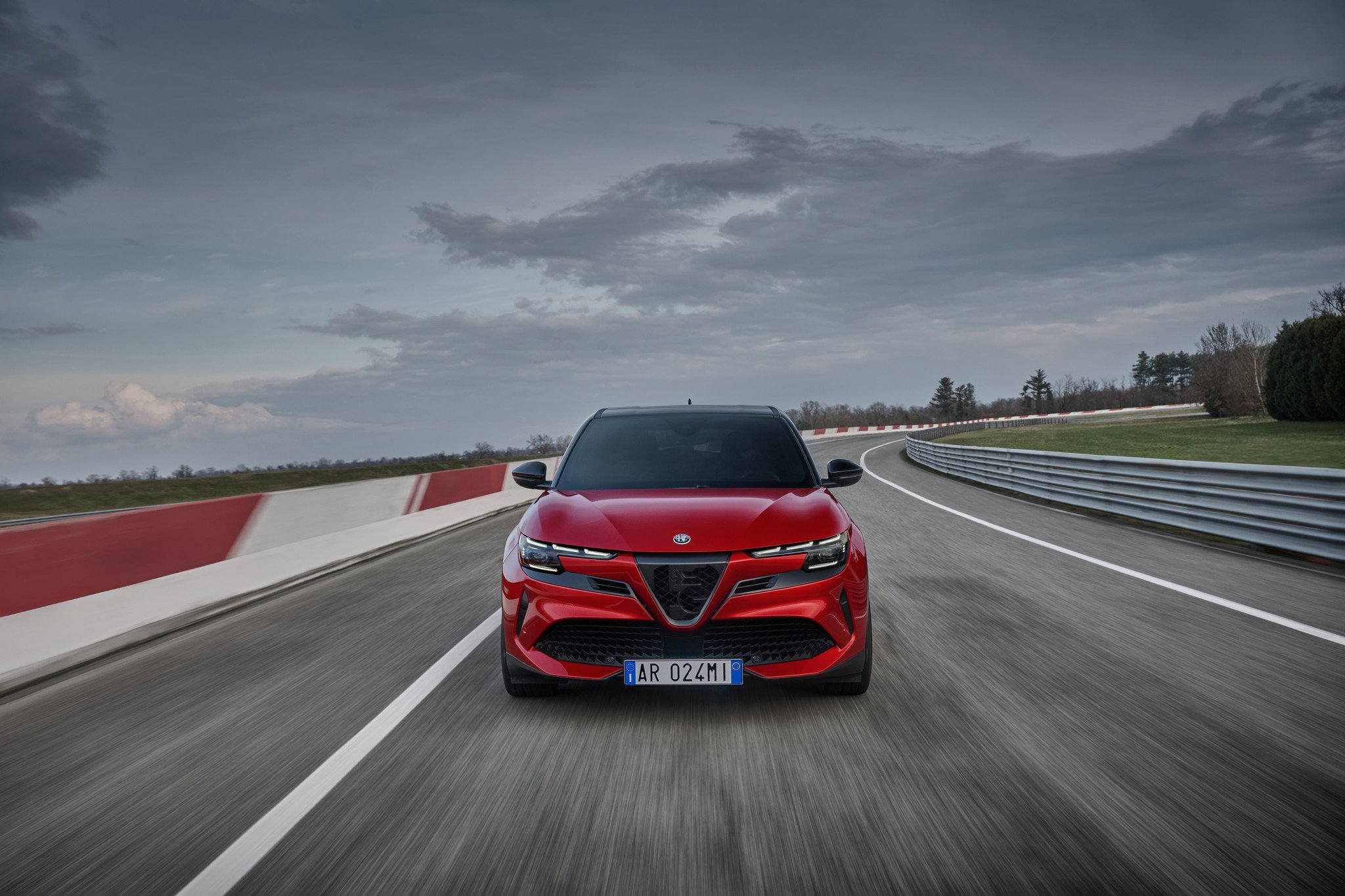 Alfa Romeo Junior Ibrida y Elettrica