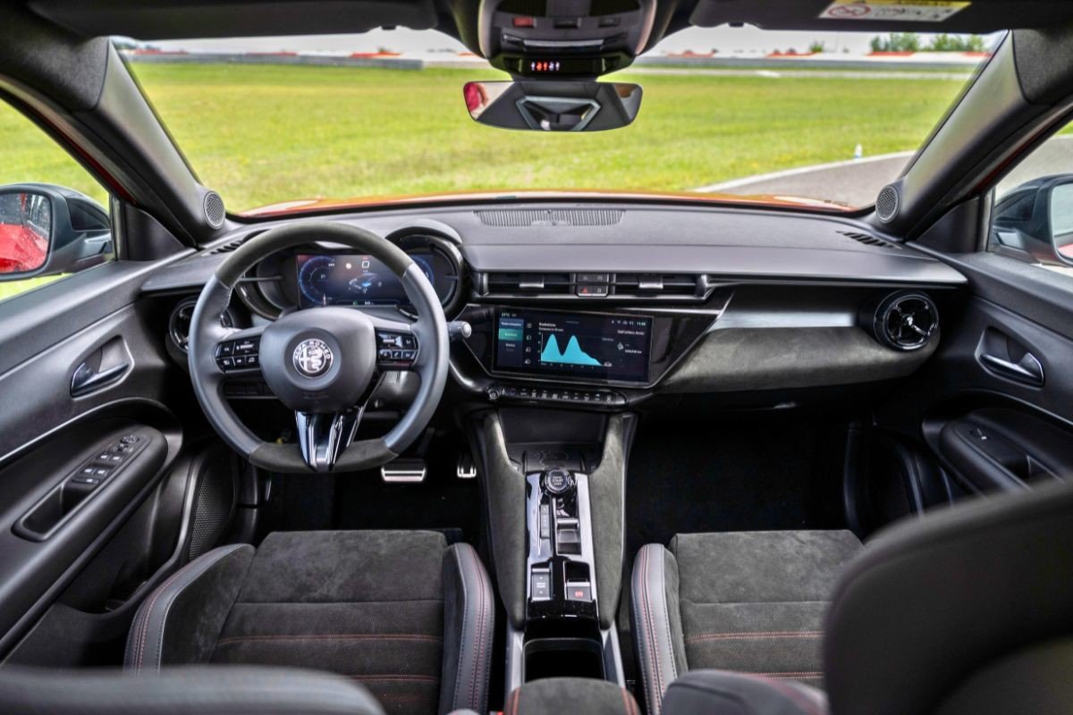 Alfa Romeo Junior Ibrida y Elettrica