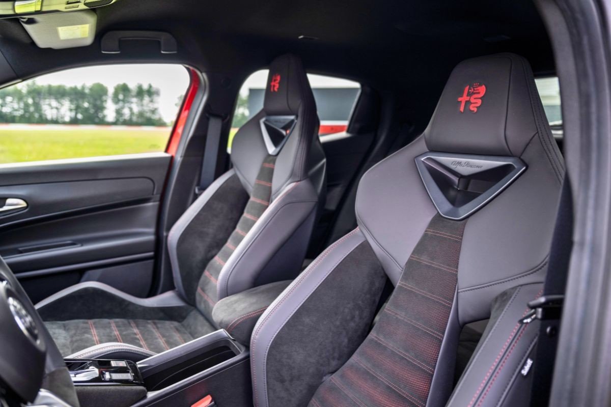 Alfa Romeo Junior Ibrida y Elettrica: Guía de compra para ver cuál es más interesante