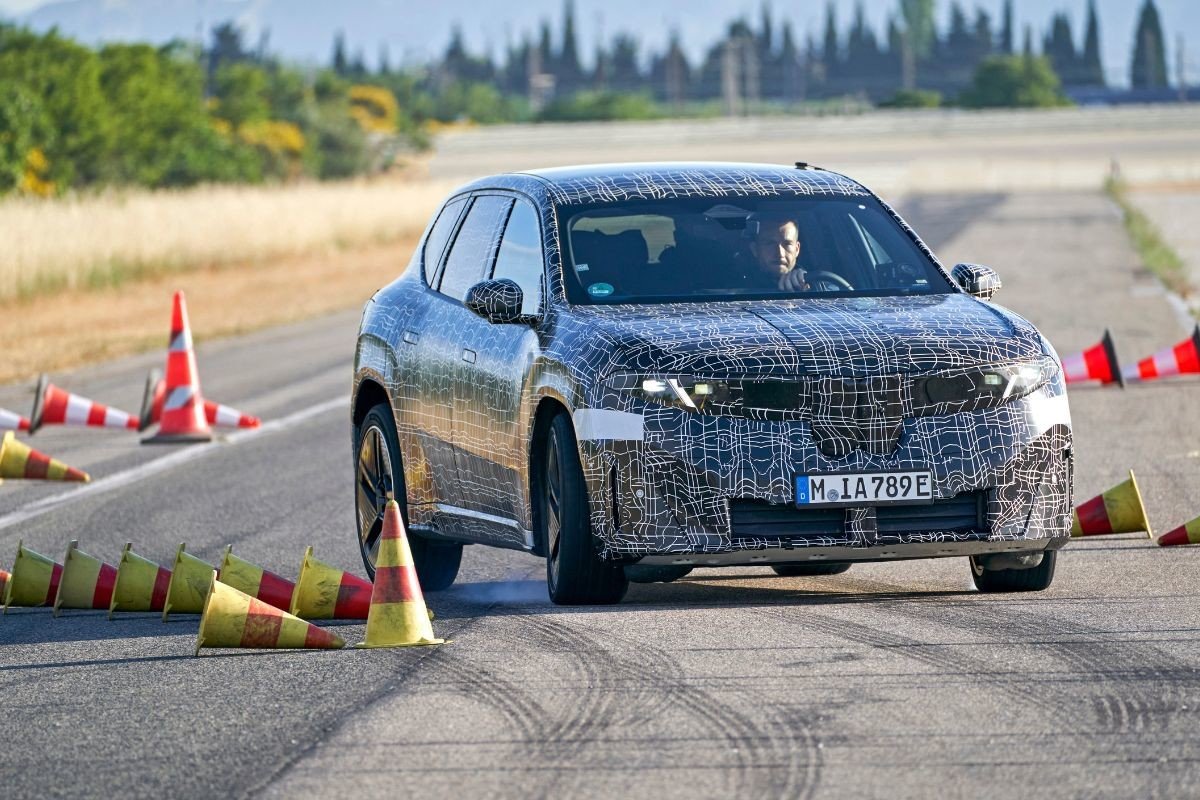 BMW ultima los detalles de su próxima revolución: todo sobre el iX3 Neue Klasse