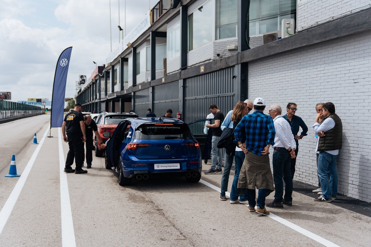 La escuela de Volkswagen cumple 20 años: los cursos y precios para conducir mejor