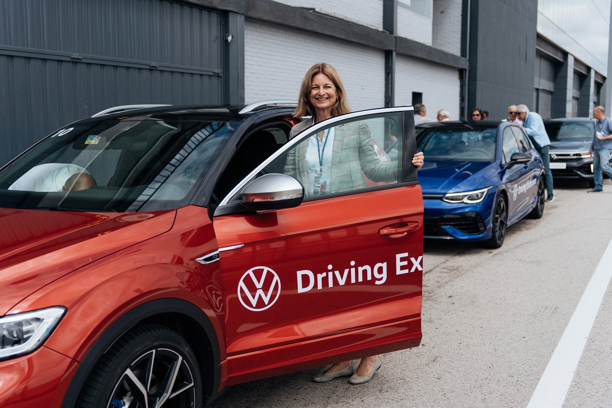 La escuela de Volkswagen cumple 20 años: los cursos y precios para conducir mejor