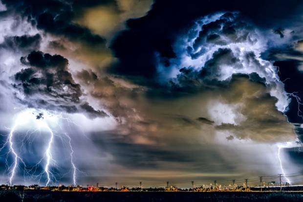 14 claves para reaccionar con tu coche ante una fuerte tormenta 