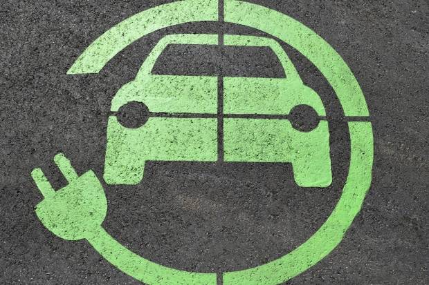 Desmentimos mitos sobre la carga de coches eléctricos porque no es como cargar un móvil