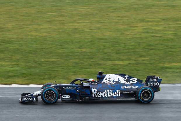 Fórmula 1: Aston Martin Red Bull ya rueda con su RB14