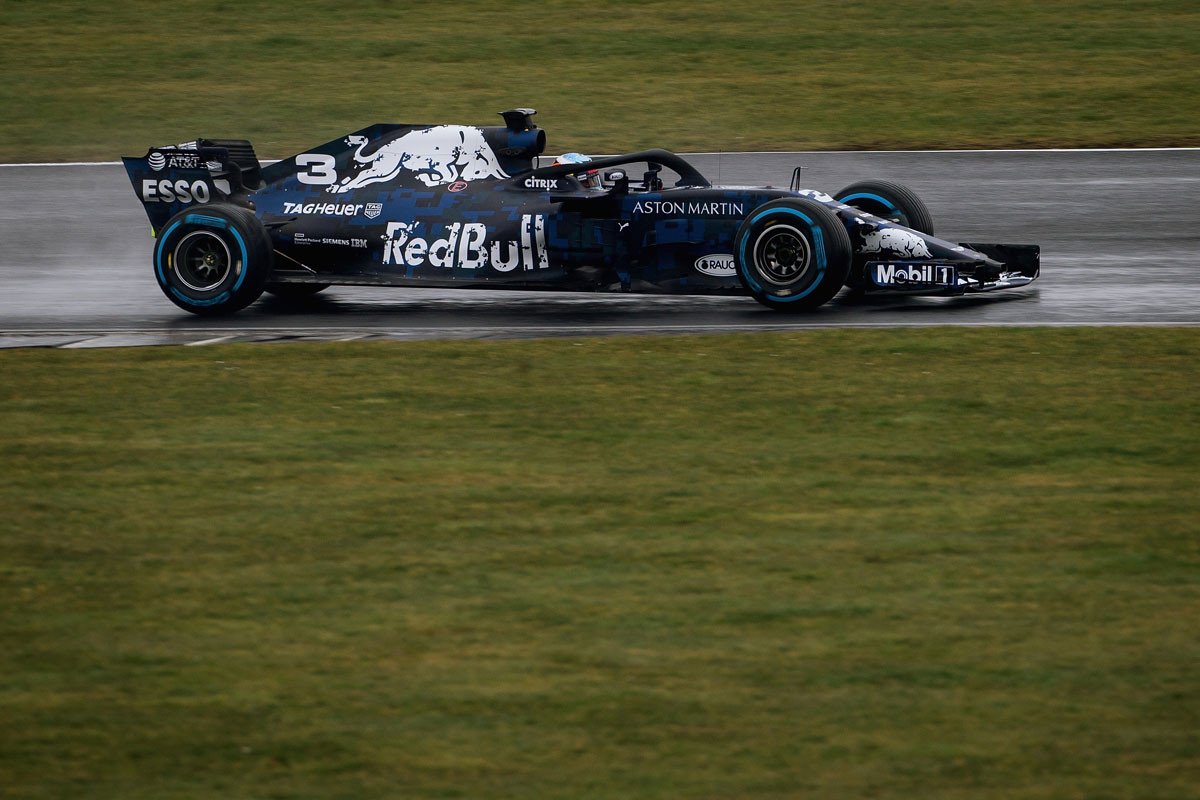 Fórmula 1: Aston Martin Red Bull ya rueda con su RB14