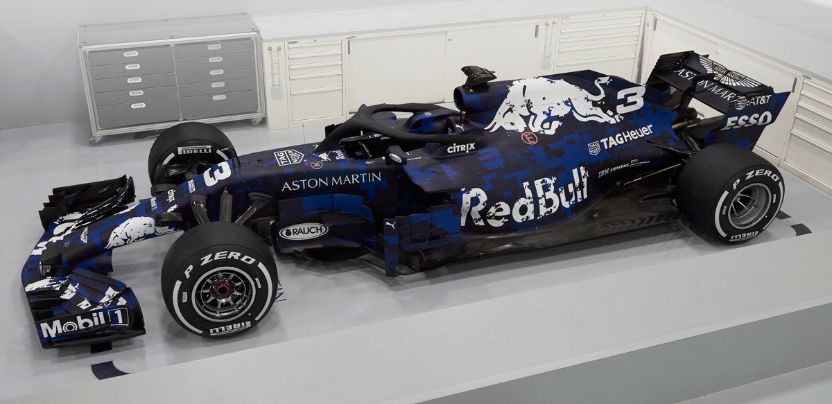 Fórmula 1: Aston Martin Red Bull ya rueda con su RB14