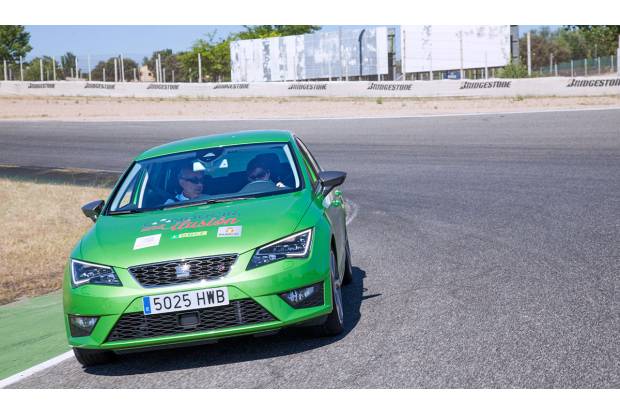 Conducir a Ciegas: cómo es la experiencia en el Circuito del Jarama