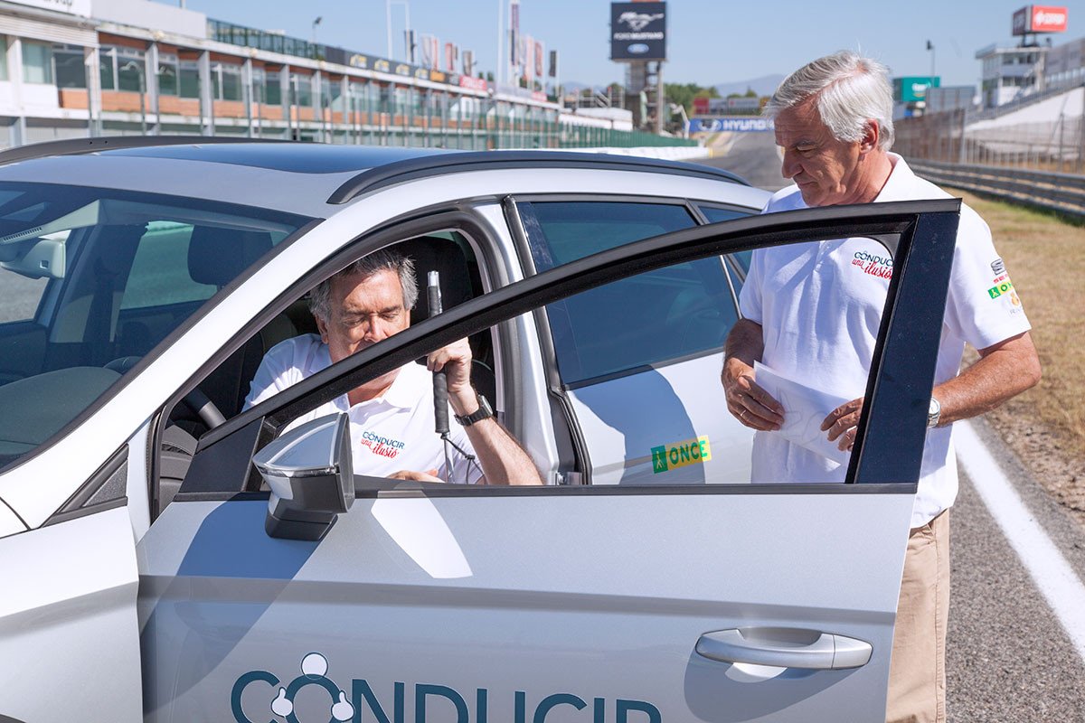 Conducir a Ciegas: cómo es la experiencia en el Circuito del Jarama