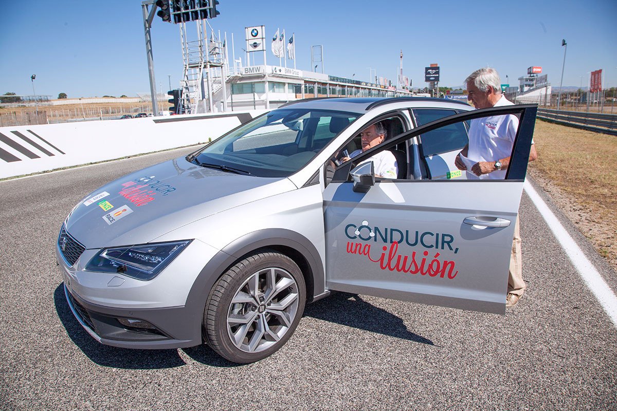 Conducir a Ciegas: cómo es la experiencia en el Circuito del Jarama