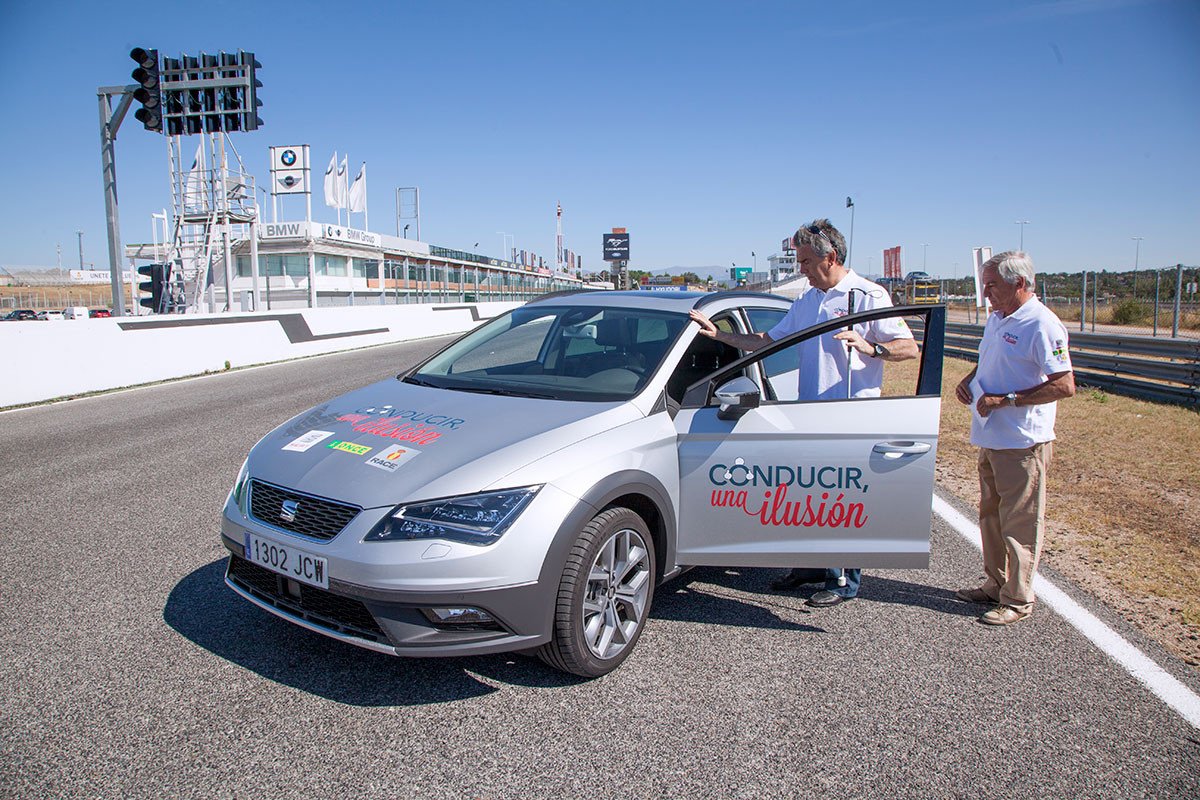 Conducir a Ciegas: cómo es la experiencia en el Circuito del Jarama