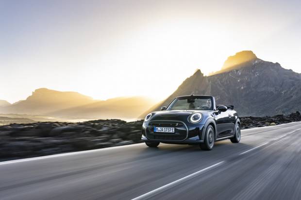 El Mini Cooper SE Cabrio 100% eléctrico llegará en mayo por 61.000 euros