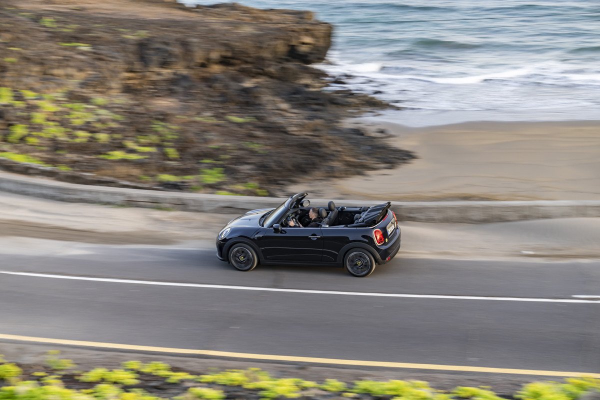 El Mini Cooper SE Cabrio 100% eléctrico llegará en mayo por 61.000 euros