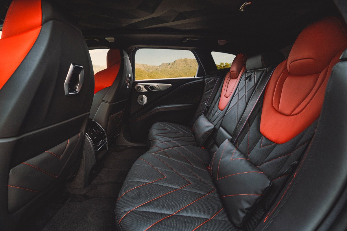 Llega el BMW XM Red Label, el SUV híbrido del los 748 CV con una estética rompedora