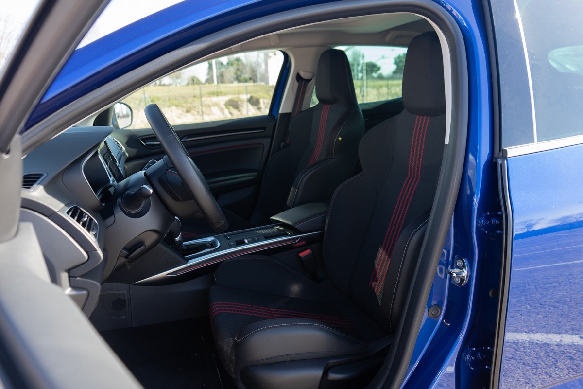 Prueba Renault Megane E-TECH híbrido enchufable: precio, autonomía y alternativas