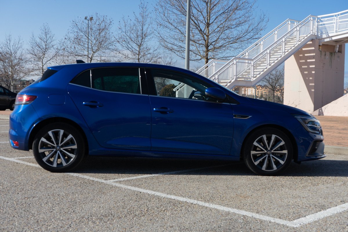Prueba Renault Megane E-TECH híbrido enchufable: precio, autonomía y alternativas