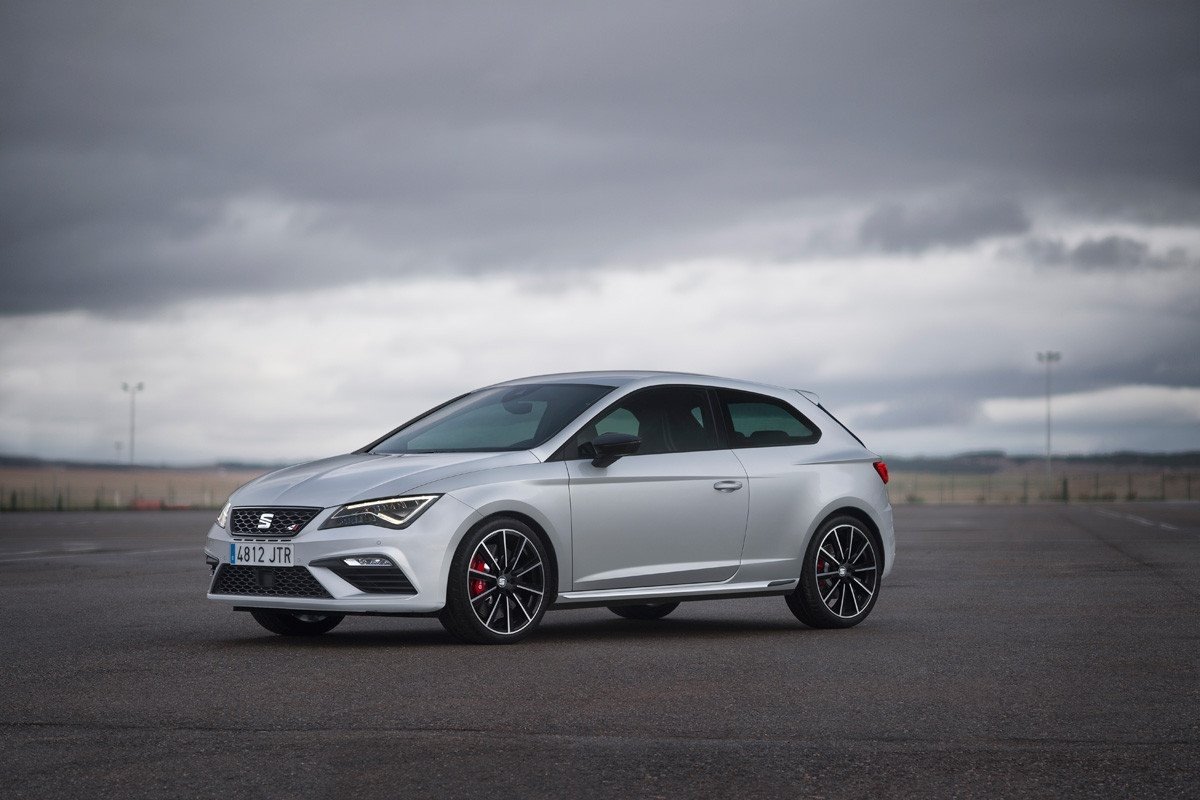 Seat León Cupra 300 CV: casi de carreras desde 34.000 €