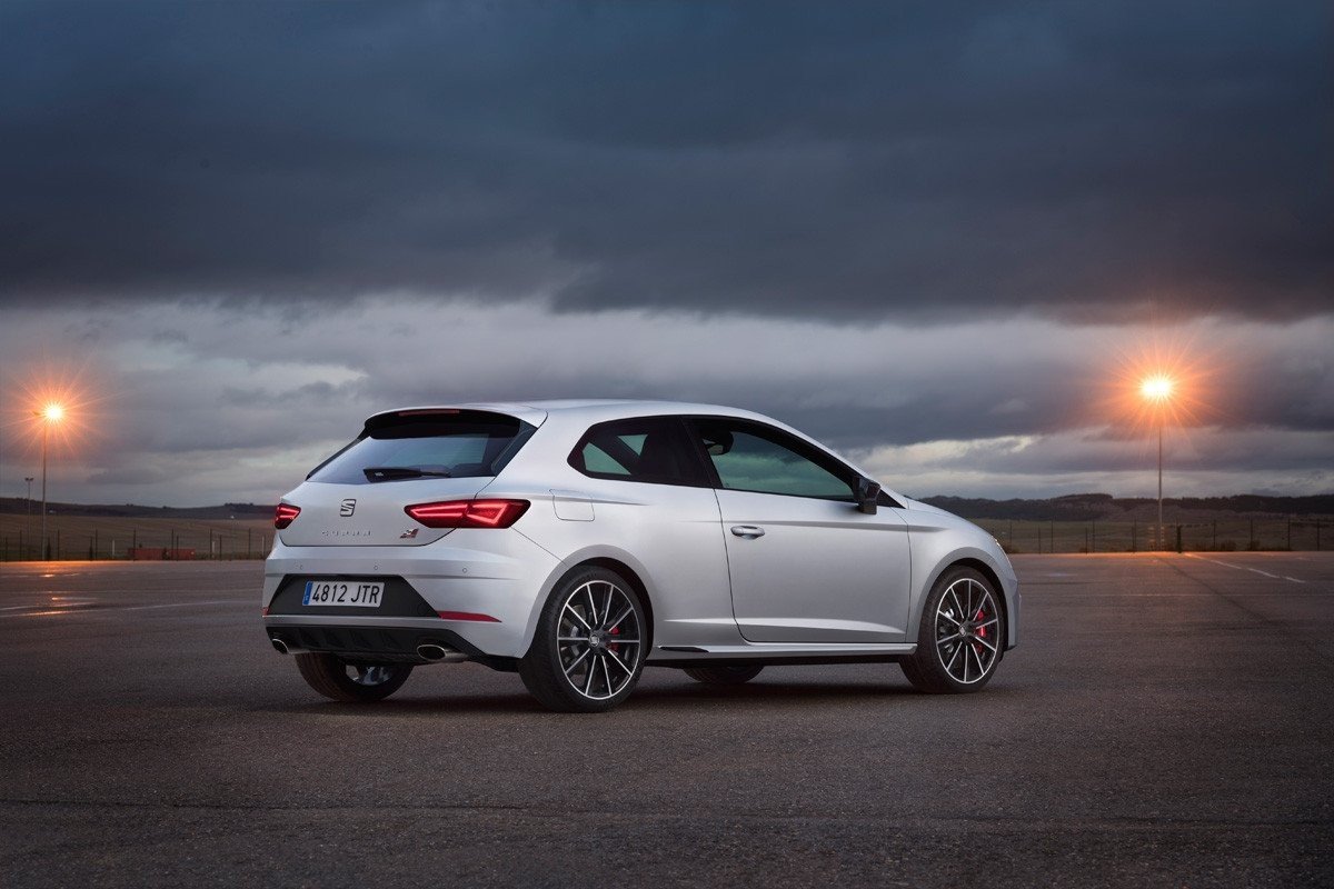 Seat León Cupra 300 CV: casi de carreras desde 34.000 €