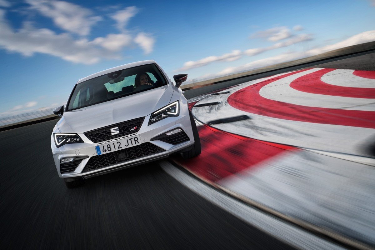 Seat León Cupra 300 CV: casi de carreras desde 34.000 €