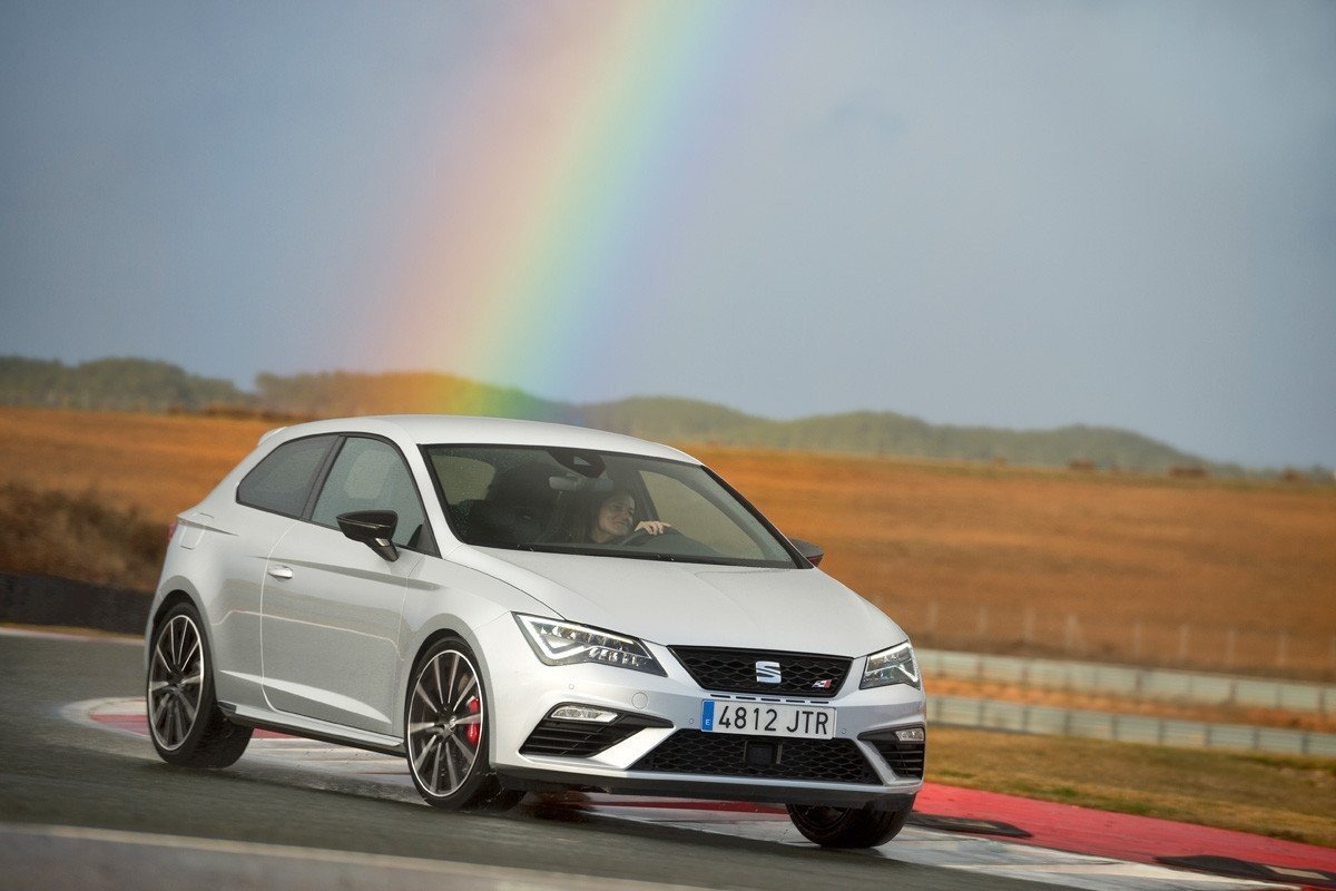 Seat León Cupra 300 CV: casi de carreras desde 34.000 €