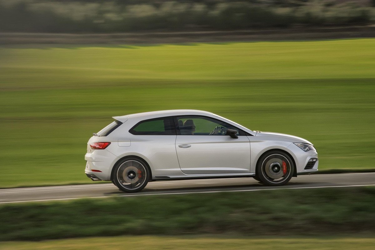 Seat León Cupra 300 CV: casi de carreras desde 34.000 €