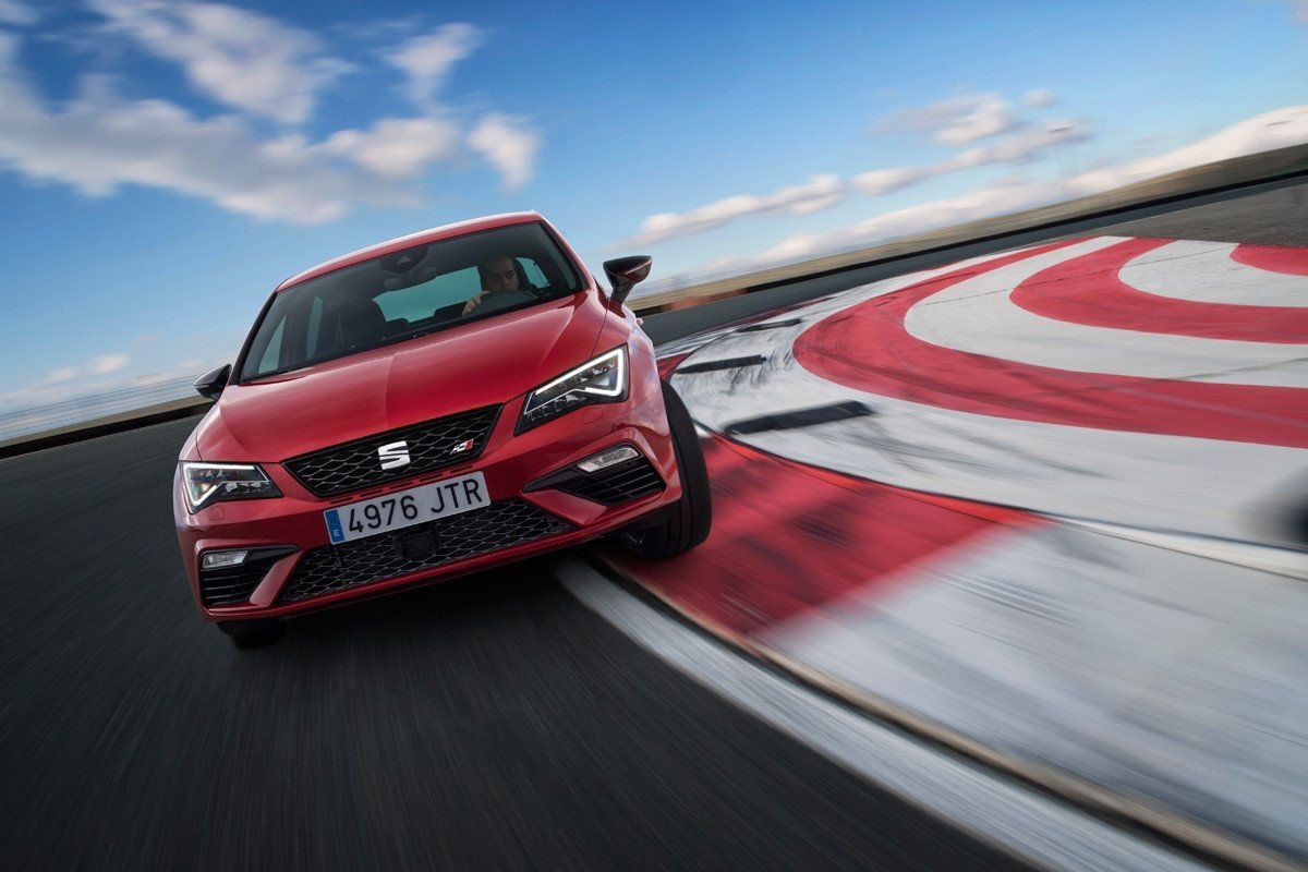 Seat León Cupra 300 CV: casi de carreras desde 34.000 €