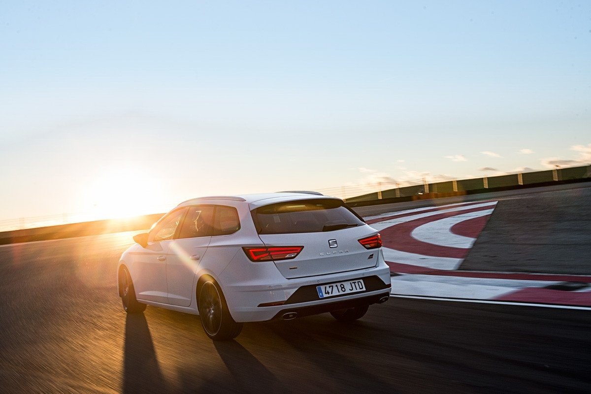 Seat León Cupra 300 CV: casi de carreras desde 34.000 €