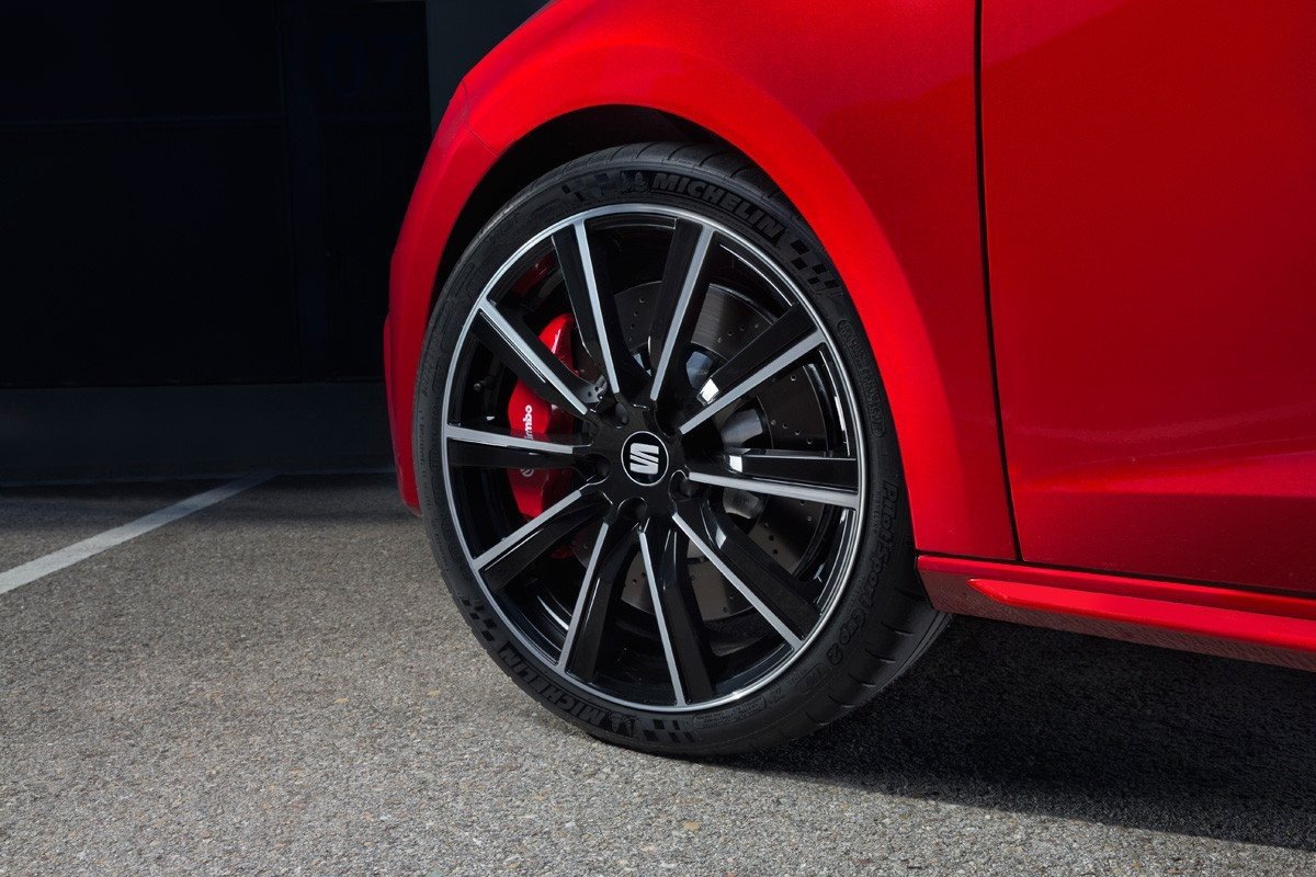 Seat León Cupra 300 CV: casi de carreras desde 34.000 €